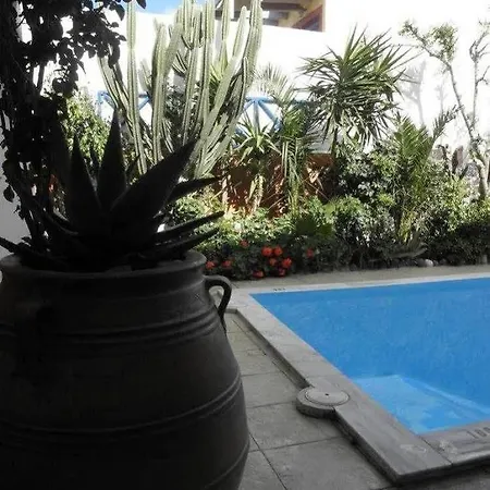 Danae 3* Fira (Santorini)