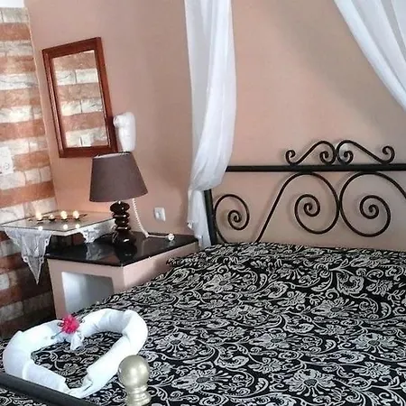 Danae Fira (Santorini)