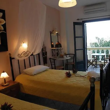 Danae 3* Fira (Santorini)