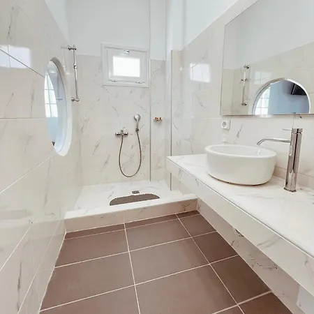 Ξενοδοχείο Danae Φηρά