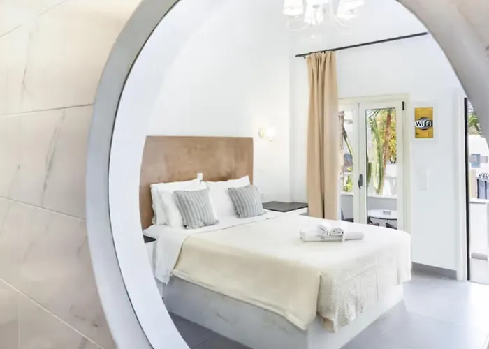 Danae Hotel Fira (Santorini)