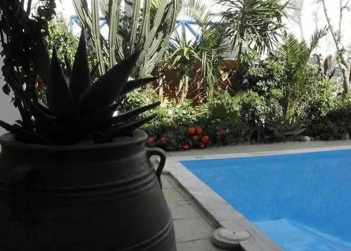 Danae 3* Fira (Santorini)