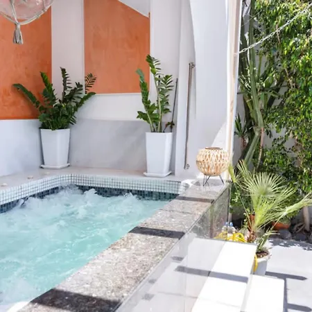 Danae Hotel 3*