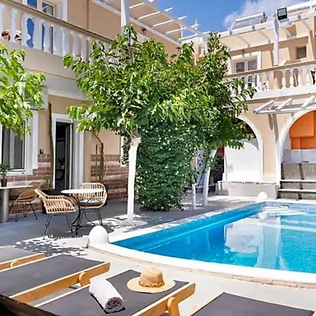 Danae Hotel 3*