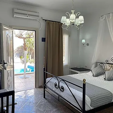 Danae Fira (Santorini)