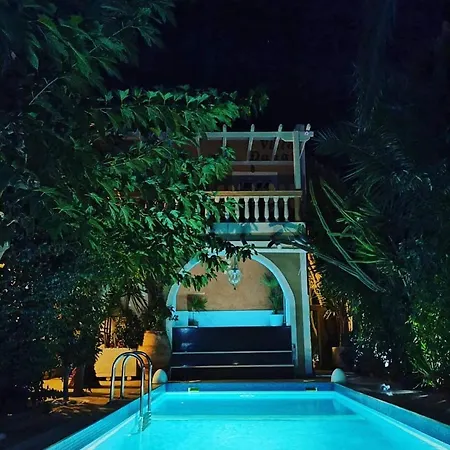 Danae מלון