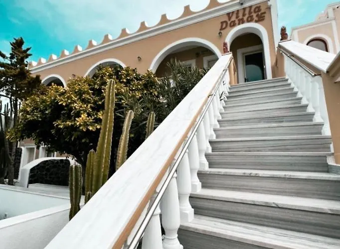 Danae 3* Fira (Santorini)