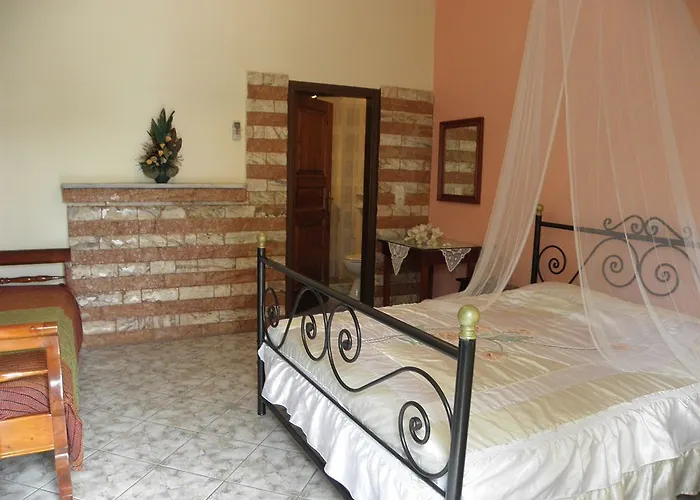 Danae 3* Fira (Santorini)